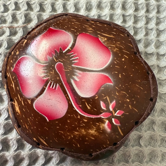 Gorgeous Coconut Shell Coin purses! - Picture 3 of 7